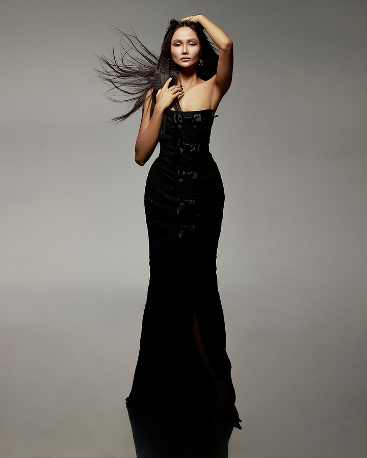 Ở tuổi ngoài 30, H’Hen Niê vẫn luôn thử thách bản thân ở những mục tiêu mới khi không ngại đặt ra “bài toán” khó để chinh phục.