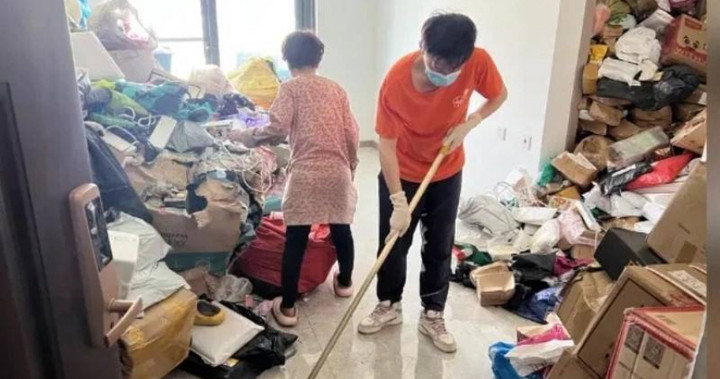 Hoạt động mua sắm trực tuyến của một người bà chủ 65 tuổi đã vượt quá 3,5 tỷ đồng. Bà “chỉ mua chứ không mở ra” và biến nhà mình thành trạm chuyển phát nhanh. (Ảnh: weibo)