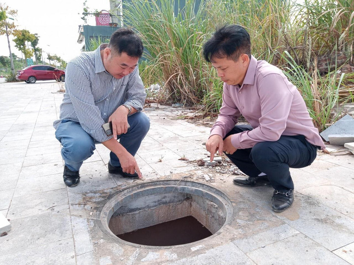 Nắp hố ga trên đường Việt Bắc bị kẻ xấu lấy trộm.