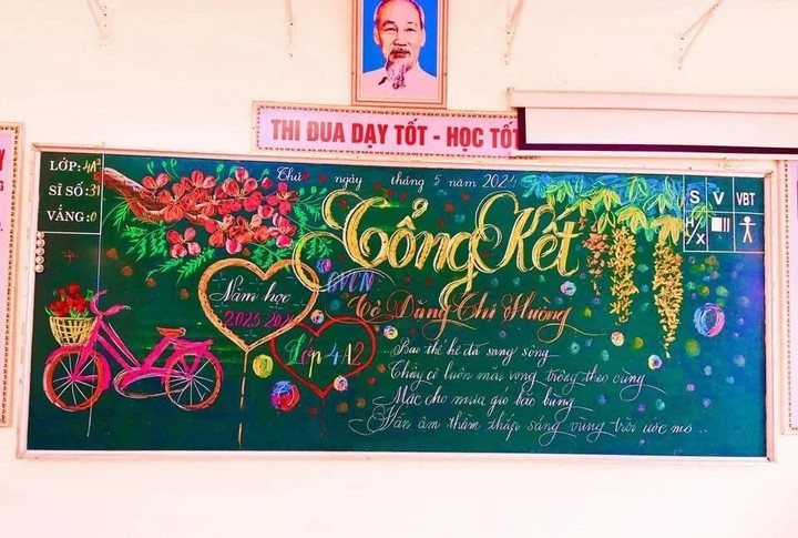 Để có những bức tranh bảng thế này, thầy cô thường dành 2 - 3 giờ thực hiện. Mỗi dòng chữ viết lên cần phải nắn nót chuẩn in đậm, in hoa, kết hợp với hình ảnh hoa lá, cỏ cây…