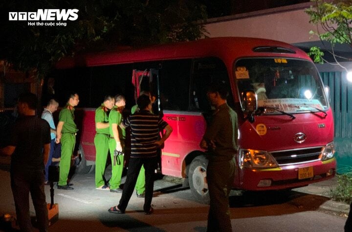 Tối 29/5, cơ quan chức năng tỉnh Thái Bình khám nghiệm chiếc xe nơi cháu bé bị bỏ quên.