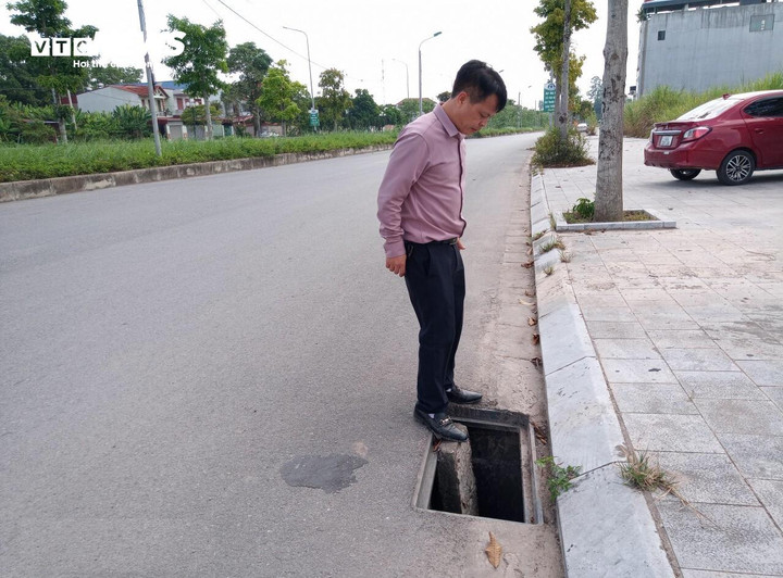 Ông Đỗ Xuân Hinh bức xúc trước tình trạng trộm nắp cống, phên chắn rác gây thiệt hại cho doanh nghiệp.