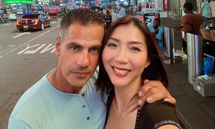 Siêu mẫu đang có một tình yêu đẹp bên bạn trai ngoại quốc.