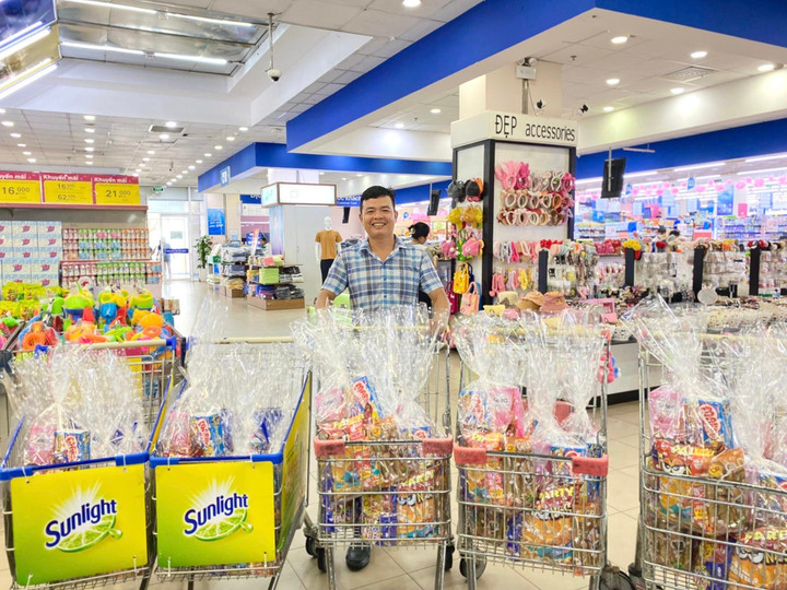 Các giỏ quà dành cho Quốc tế thiếu nhi được giao đến tận tay.