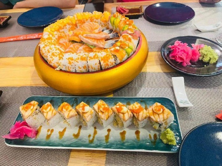 Sushi Take Away Nha Trang tọa lạc tại số 65 đường Trần Nguyên Hãn là một quán ăn kiểu Nhật rất nổi tiếng tại Nha Trang.