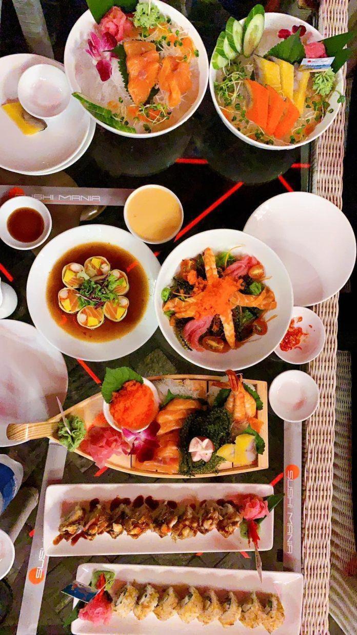 Ngoài các món ăn Nhật, Sushi Mania còn phục vụ nhiều loại đồ uống đa dạng như cocktail, bia, rượu sake.