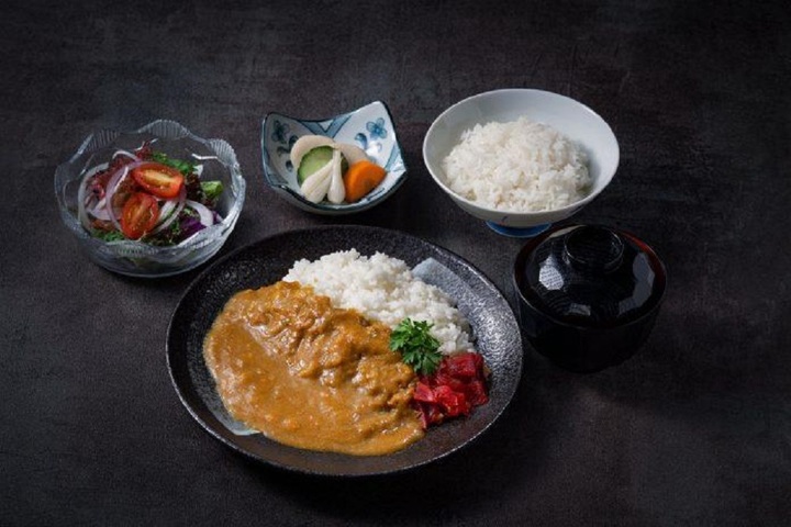 Costa Robata là nhà hàng đầu tiên tại Nha Trang đưa nghệ thuật ẩm thực chính gốc của Nhật Bản đến với các du khách và người dân sinh sống tại đây.