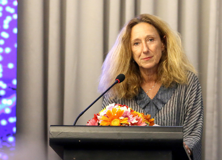 Bà Myriam Ferran phát biểu tại buổi họp báo.