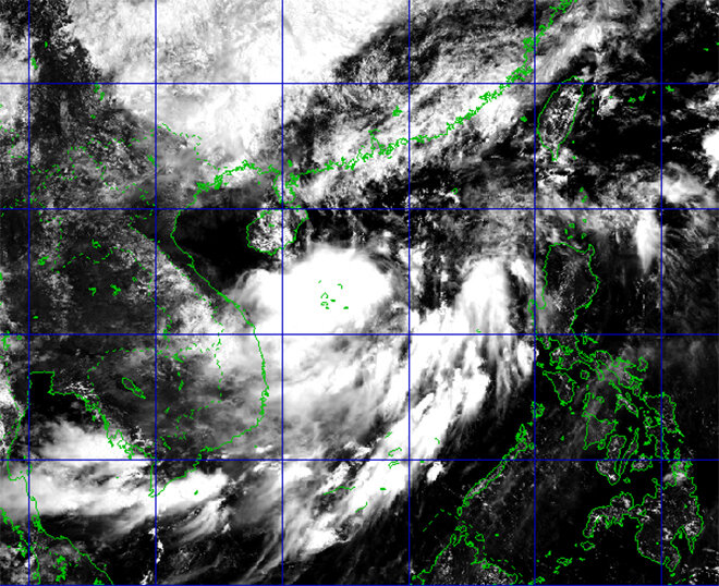 Vùng áp thấp trên Biển Đông có thể mạnh lên thành áp thấp nhiệt đới. (Ảnh: NCHMF)