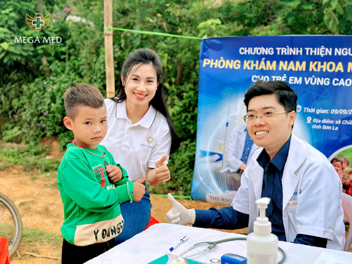Chương trình thiện nguyện “Trăng sáng vùng cao - Trao quà sức khỏe” tại Sơn La của phòng khám Ngoại khoa và Nam khoa Mega Med.