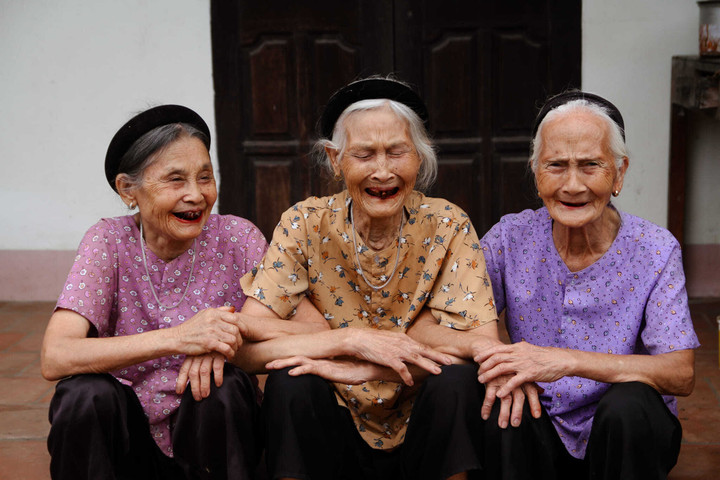 Dù tuổi cao nhưng ba cụ vẫn minh mẫn, khoẻ mạnh. (Ảnh: NVCC)