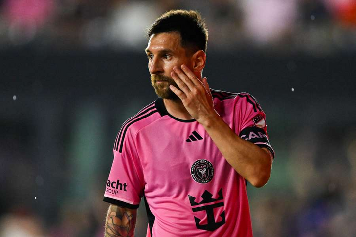Messi lập kỷ lục mới với 160 bàn thắng từ ngoài vòng cấm