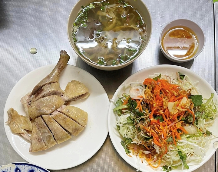 Quán cháo vịt Bé Ba là nơi ăn bún vịt ngon ở TP.HCM. (Ảnh: B.L)