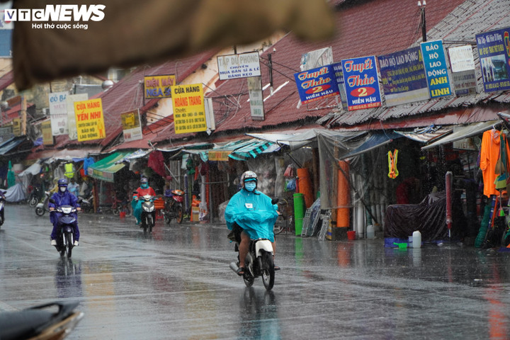 Thời tiết TP.HCM hôm nay 1/6, mây thay đổi, ngày nắng gián đoạn, chiều và tối có mưa rào nhiều nơi.