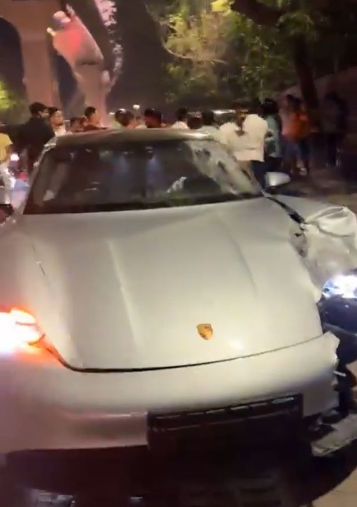 Ảnh cắt video chiếc Porsche tại hiện trường vụ tai nạn. (Ảnh: X)