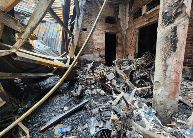 Hiện trường vụ cháy nhà trọ kết hợp kinh doanh ở phố Trung Kính khiến 14 người thiệt mạng. (Ảnh: PV)