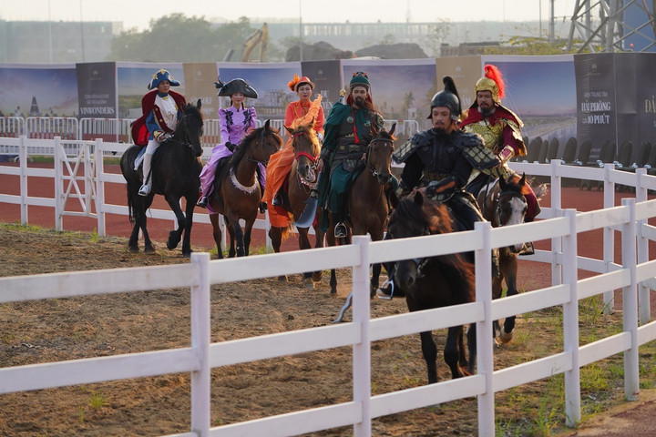 Choáng ngợp với màn ra mắt của Học viện cưỡi ngựa đầu tiên tại Việt Nam - 4