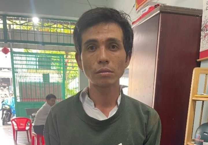 Nguyễn Thái Bình bị công an bắt giữ khi đang thực hiện hành vi cướp tài sản. (Ảnh: Công an cung cấp)