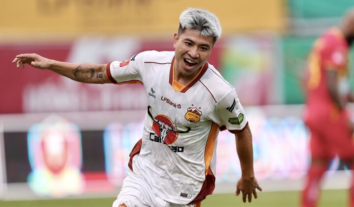 Đinh Thanh Bình ghi 4 bàn ở V.League 2023/24.
