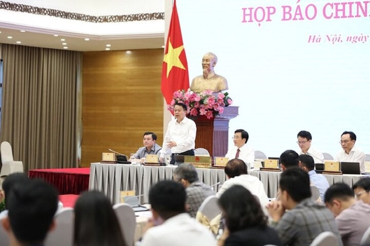 Thứ trưởng Nguyễn Đức Chi trả lời tại buổi họp báo Chính phủ thường kỳ chiều 1/6. (Ảnh: VGP)
