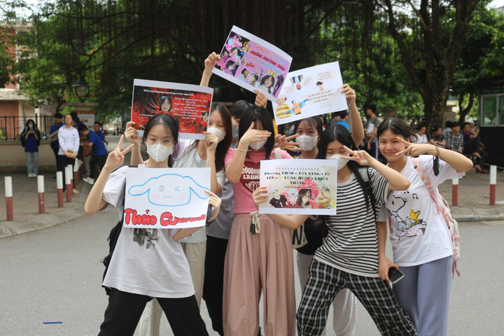 Nhóm bạn đã thiết kế banner trong 1 tháng để tạo bất ngờ cho Phương Thảo.