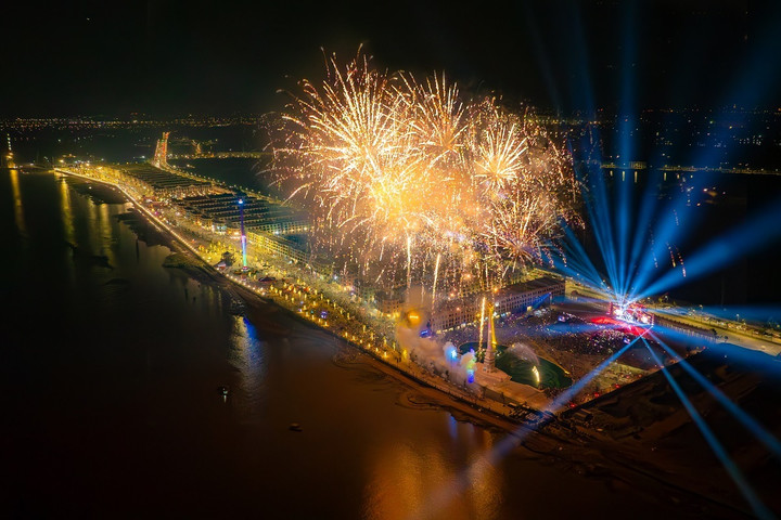 Idol XIUMIN cùng 100.000 khán giả bùng nổ trong đêm nhạc tại 'đảo thiên đường' Vũ Yên - 15