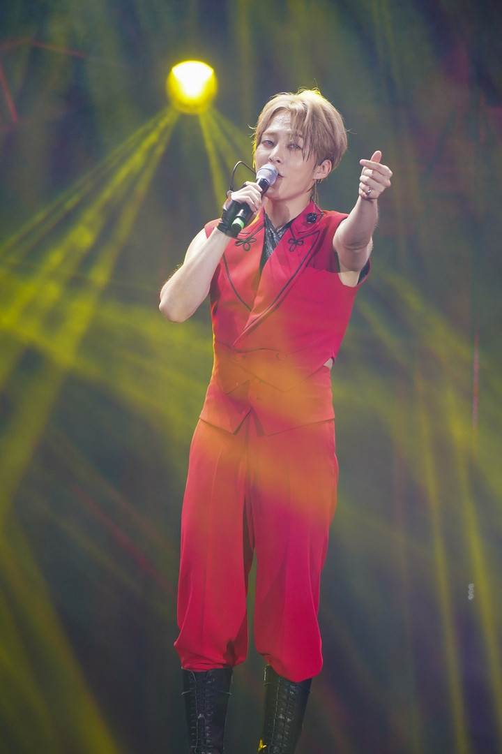 Idol XIUMIN cùng 100.000 khán giả bùng nổ trong đêm nhạc tại 'đảo thiên đường' Vũ Yên - 4