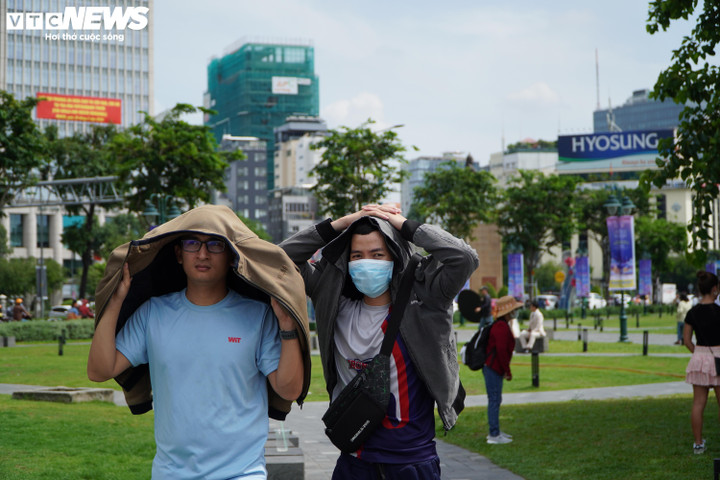 Thời tiết TP.HCM hôm nay 2/6, ngày nắng gián đoạn, chiều và tối có mưa rào nhiều nơi.