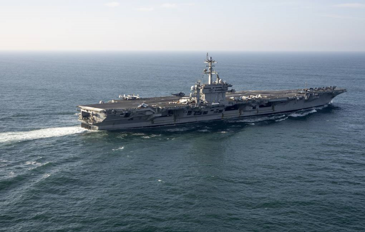Houthi liên tiếp tấn công tàu sân bay Mỹ Dwight Eisenhower trên Biển Đỏ. (Ảnh: Tass)