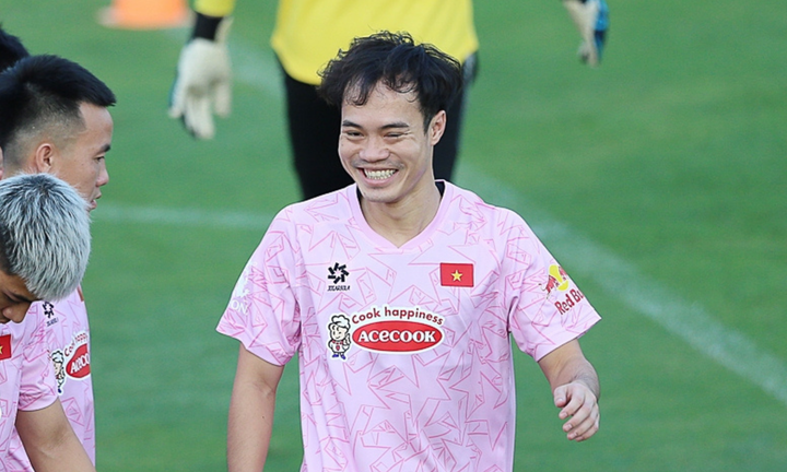 Tiền đạo Văn Toàn.