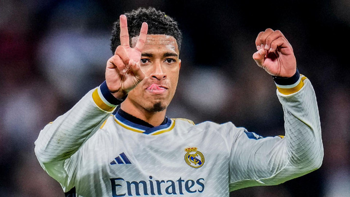 Jude Bellingham dùng ký hiệu tay, ám chỉ Real Madrid thắng 2-0 Dortmund để lên ngôi vô địch Champions League.