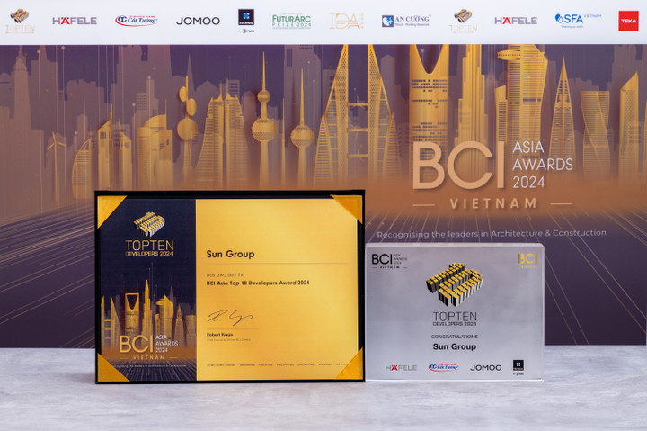 Kỷ niệm chương Top 10 chủ đầu tư hàng đầu Việt Nam trao cho Sun Group.