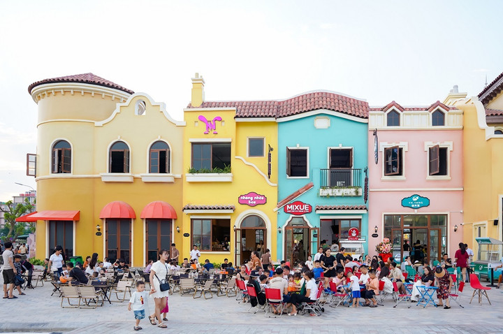 VinWonders Cửa Hội đón lượng khách lớn, bùng nổ doanh thu ngày khai trương - 4