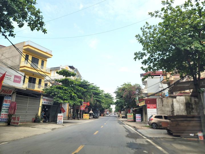 Hạ tầng giao thông được đầu tư đồng bộ, khang trang.