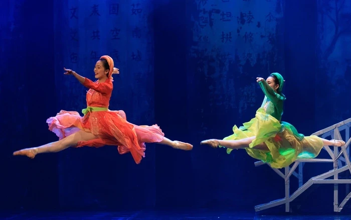 Nghệ sĩ múa trải qua thời gian đào tạo dài, nhưng tuổi nghề lại ngắn.