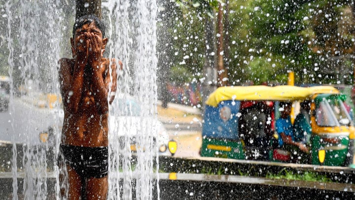 Miền Bắc Ấn Độ đang trải qua thời tiết nóng kỷ lục, trong khi đó báo cáo dự đoán các sự kiện tương tự sẽ có khả năng xảy ra cao hơn 45 lần trong tương lai.