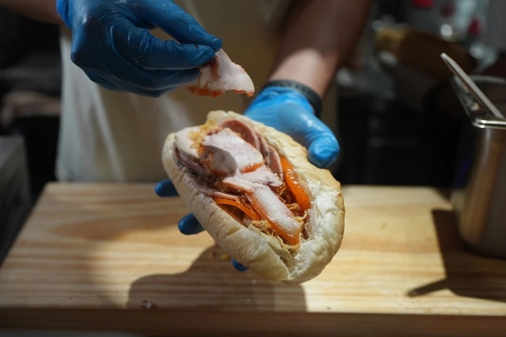 Bánh Mì Nếm chỉ đáp ứng 100 ổ bánh mỗi ngày để đảm bảo bánh mì luôn tươi ngon. (Ảnh: SCMP)