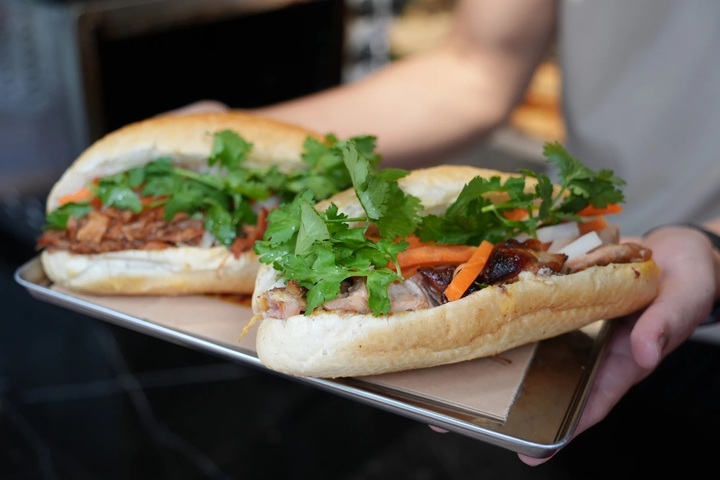 Bánh mì Việt Nam ở xứ Cảng Thơm. (Ảnh: SCMP)