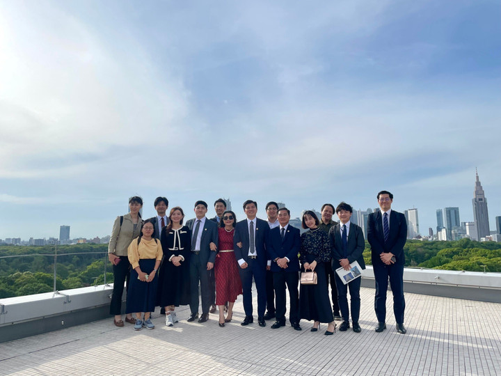 Đoàn lãnh đạo Kim Oanh Group thăm và làm việc tại một khu trung tâm thương mại và chung cư do Tập đoàn NTT Urban Development đầu tư phát triển.