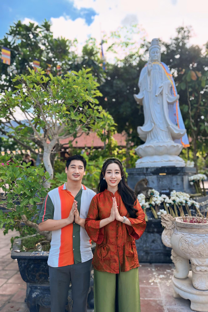 Diễn viên Ngọc Quỳnh và bạn gái mới.