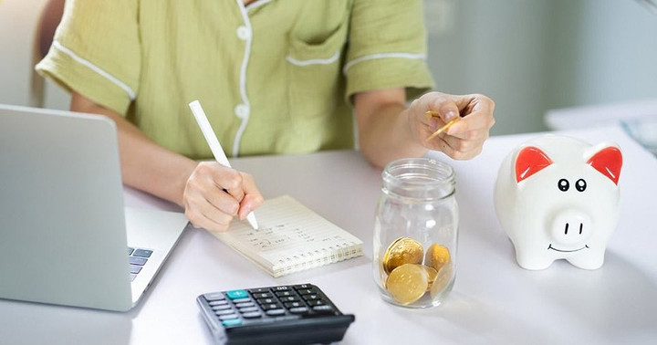 Tôi phải tiết kiệm từng đồng, nhưng chồng lại nghĩ tôi hoang phí, tích "quỹ đen", mang tiền về nhà ngoại. (Ảnh minh họa)