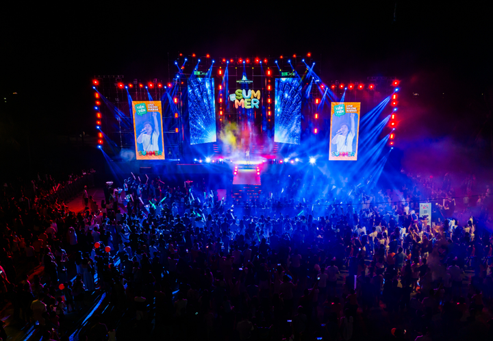 Nhạc hội sôi động tại Quảng trường biển Halong Marina quy tụ những ngôi sao nổi tiếng như rapper Phúc Du, ca sĩ Tiên Tiên, Ngô Lan Hương, Dương Thuận (The Voice)...