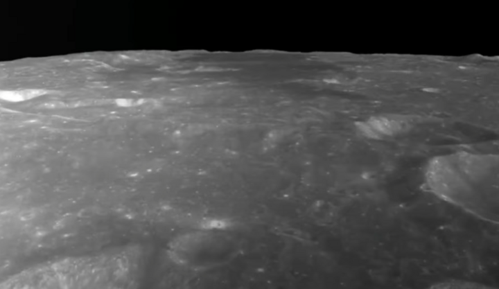 Hình ảnh vùng tối Mặt trăng được camera của Chang'e-6 ghi lại trong lúc hạ cánh. (Ảnh: Cơ quan Vũ trụ Quốc gia Trung Quốc)