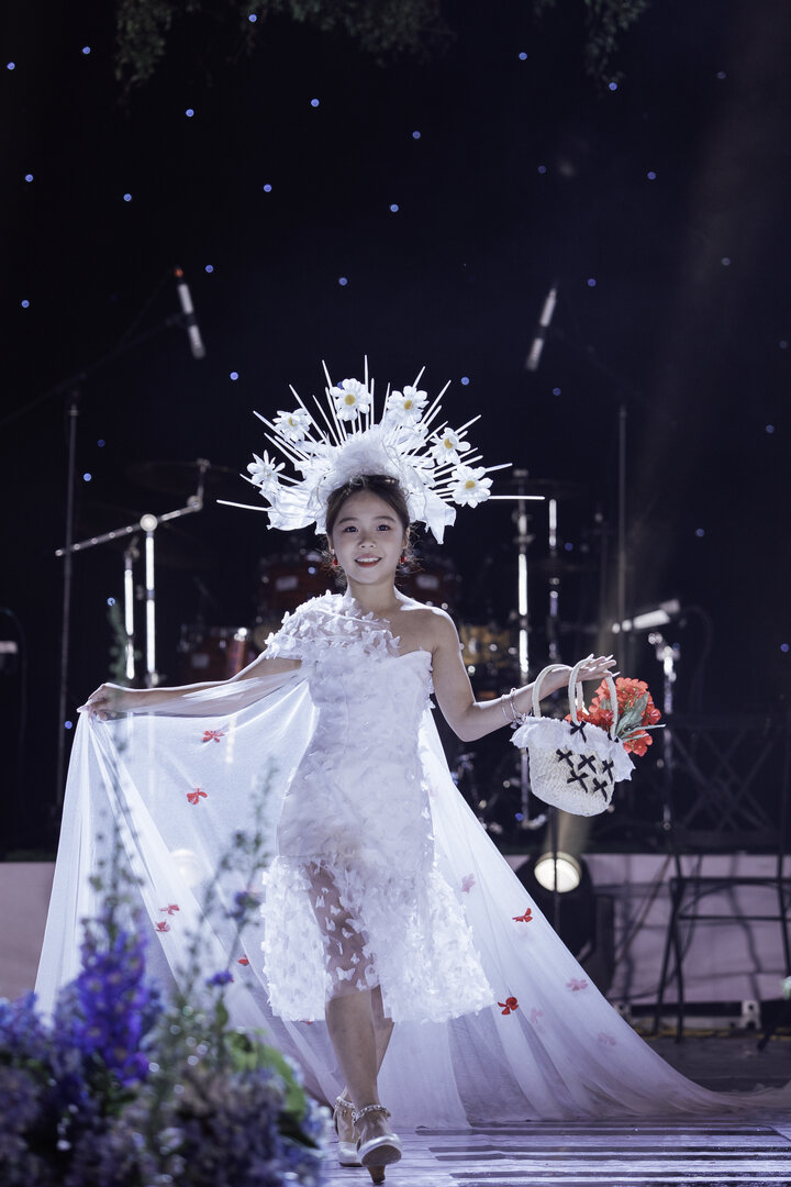 Nhà thiết kế Châu Loan ra mắt bộ sưu tập mới 'Hoa trong em' - 9