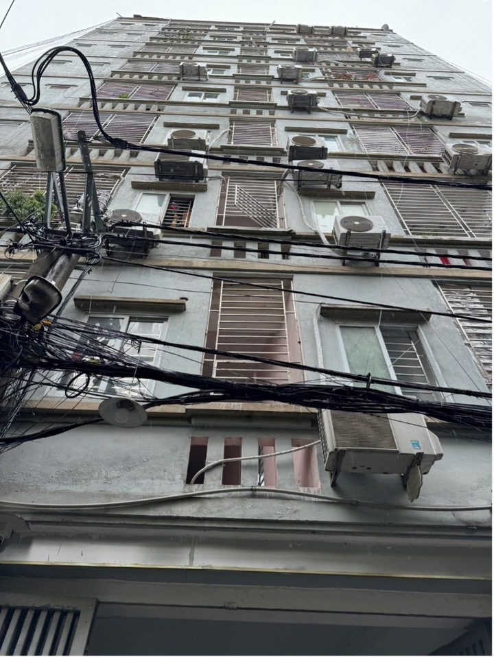 Chung cư mini bị cháy cao 9 tầng.