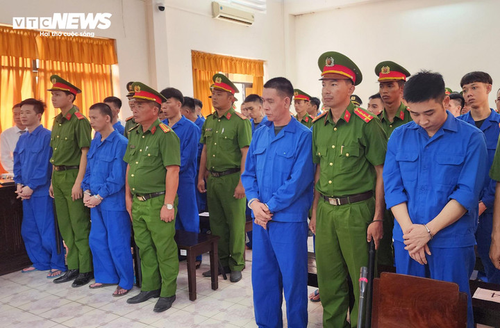 Các bị cáo tại phiên toà.