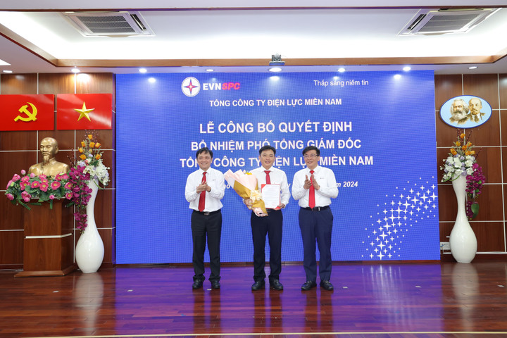 Trao quyết định điều động, bổ nhiệm ông Đào Hòa Bình giữ chức vụ Phó Tổng Giám đốc EVNSPC.