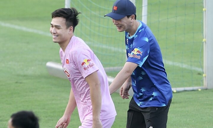 Thầy trò HLV Kim Sang-sik có 5 buổi tập trước thềm trận gặp Philippines.