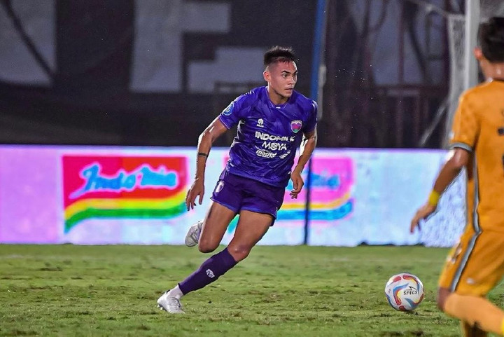 Christian Rontini là trụ cột hàng thủ của đội tuyển Philippines tại vòng loại 2 World Cup 2024.