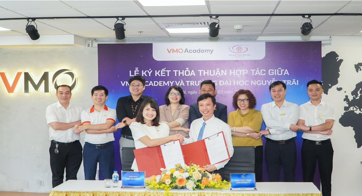 Trường đại học Nguyễn Trãi ký kết hợp tác với VMO ACADEMY để phát triển mô hình “Giảng đường doanh nghiệp”.